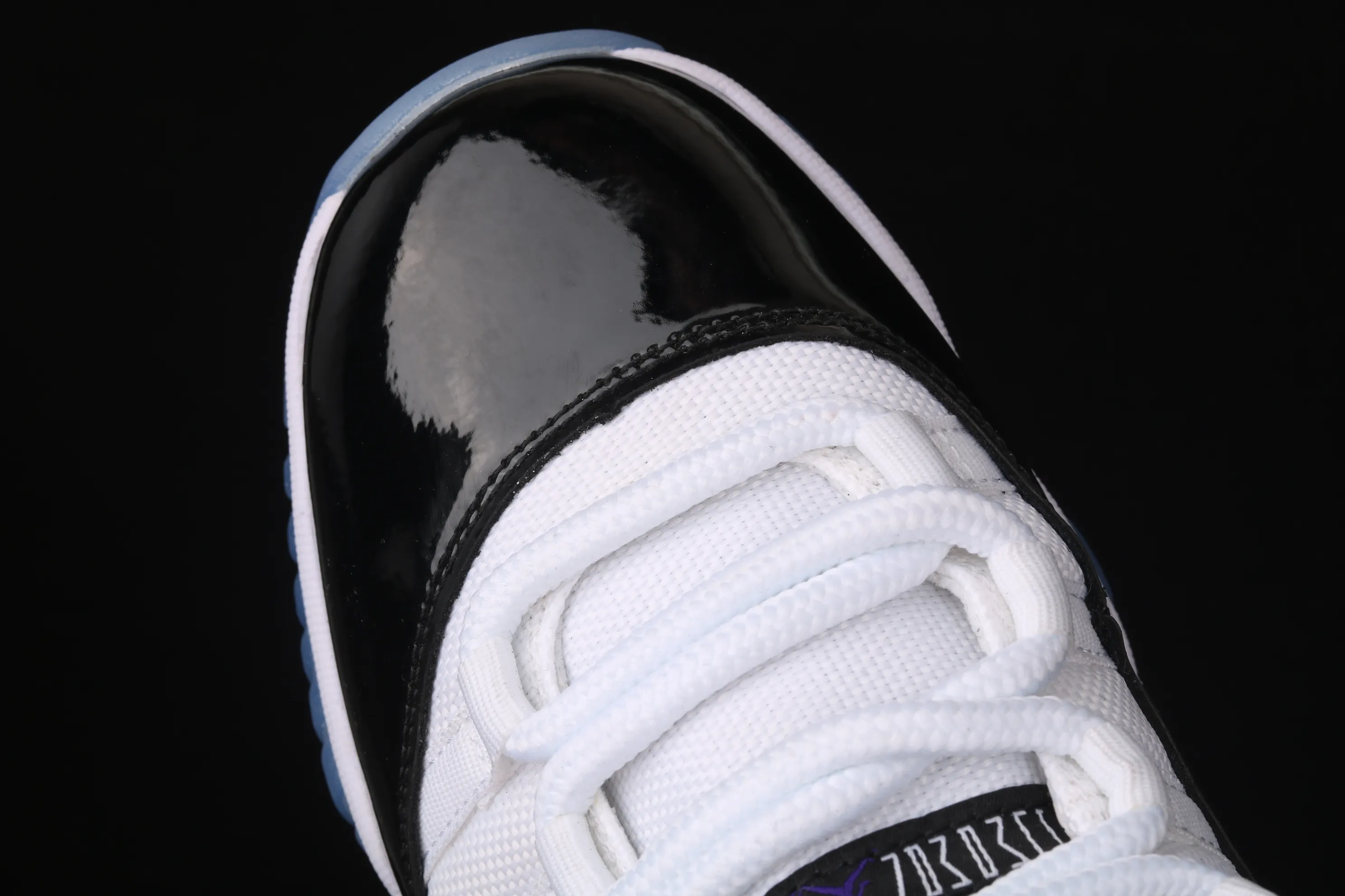 All categories Air Jordan Jordan series basketball shoes Air Jordan 11 X version Air Jordan 11 Low "Concord" AJ11 Joe 11 white and black genuine carbon 528895-153